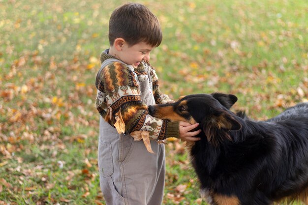Jak nauczyć dzieci odpowiedzialności poprzez opiekę nad zwierzętami